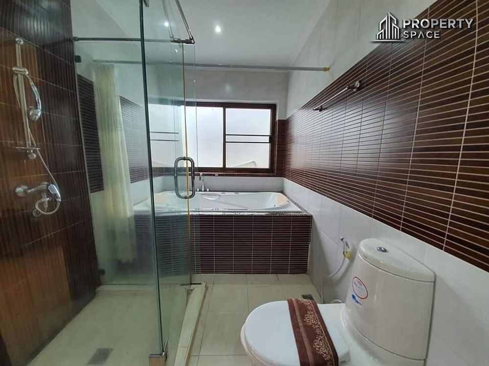 Spacious 4-Bedroom Pool Villa Near the Beach in Jomtien Pattaya for Rent Image 9