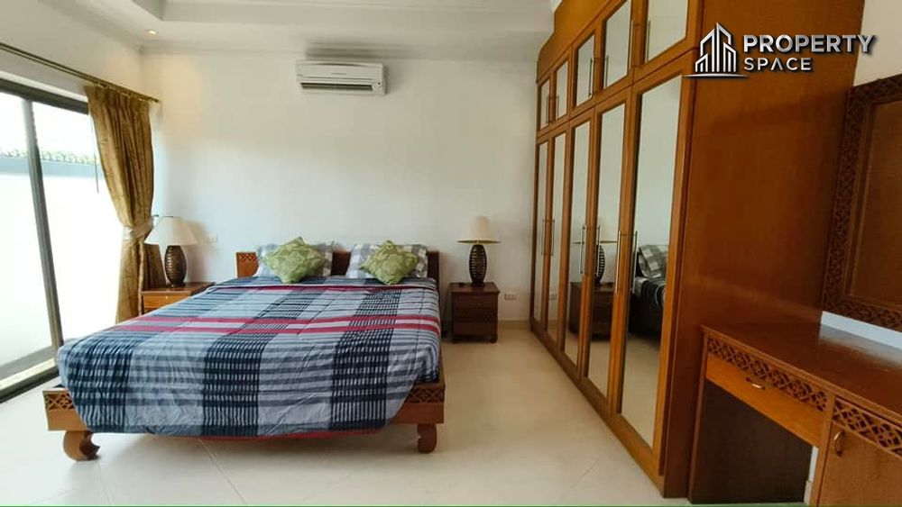 Spacious 4-Bedroom Pool Villa Near the Beach in Jomtien Pattaya for Rent Image 13