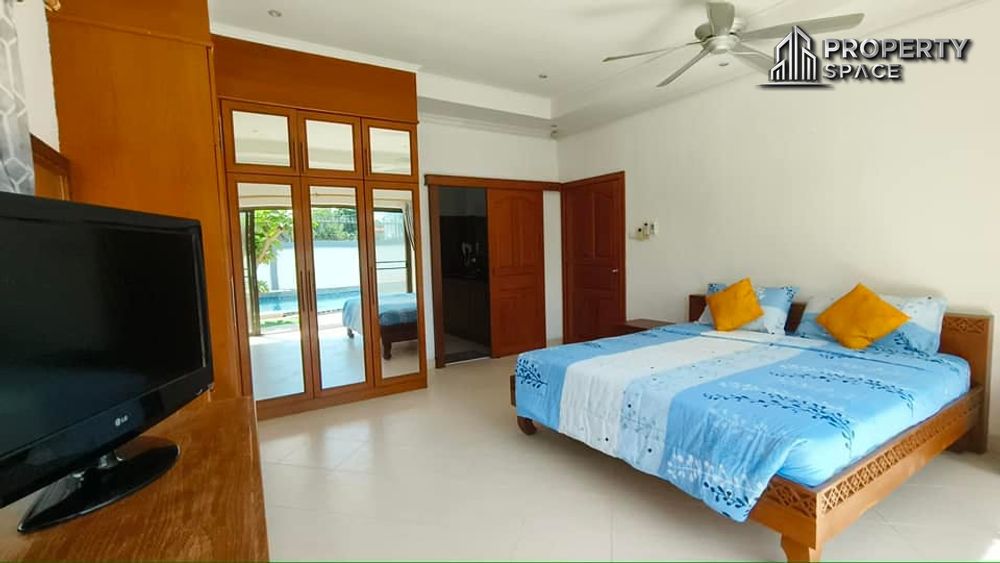 Spacious 4-Bedroom Pool Villa Near the Beach in Jomtien Pattaya for Rent Image 15