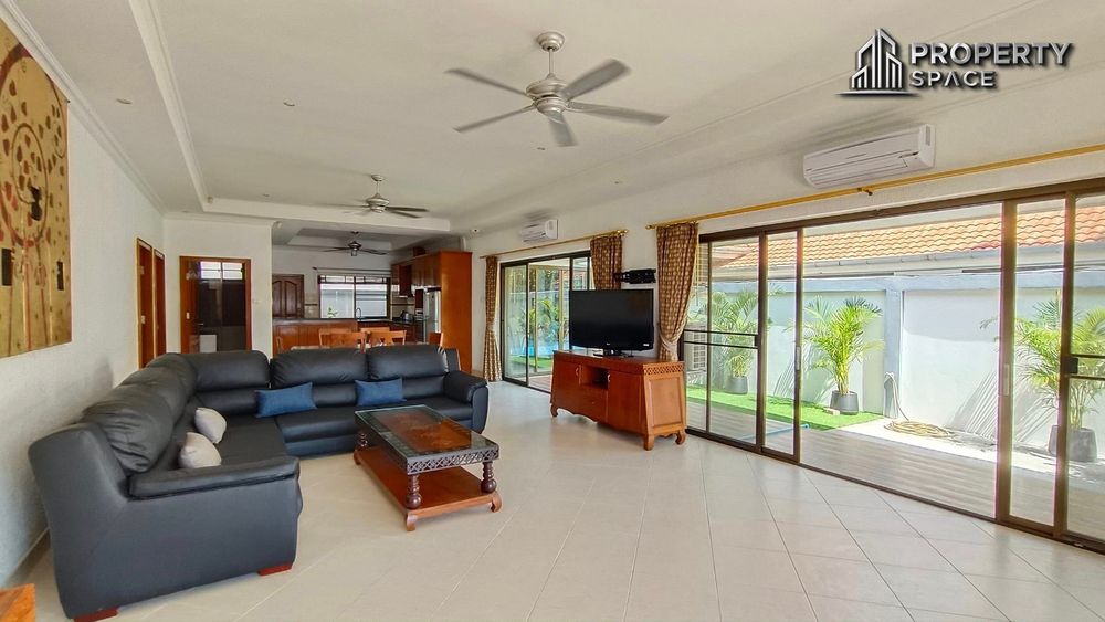 Spacious 4-Bedroom Pool Villa Near the Beach in Jomtien Pattaya for Rent Image 1