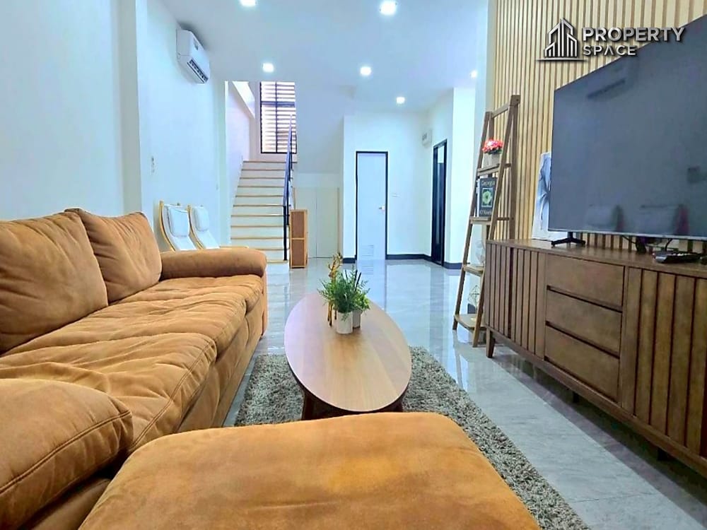 Modern 3 Bedroom Pool Villa With High Privacy Wall In East Pattaya For Rent Image 3