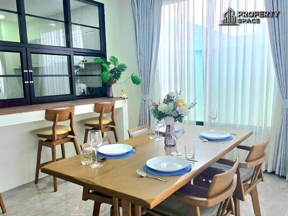 Modern 3 Bedroom Pool Villa With High Privacy Wall In East Pattaya For Rent Image 6