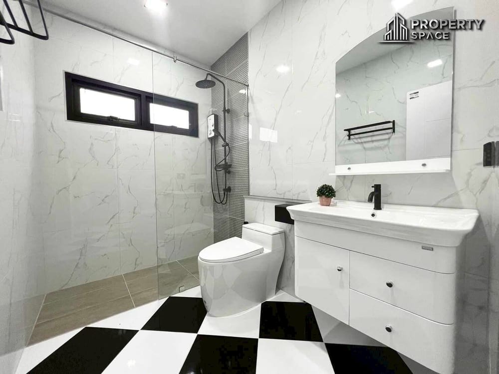 Modern 3 Bedroom Pool Villa With High Privacy Wall In East Pattaya For Rent Image 14