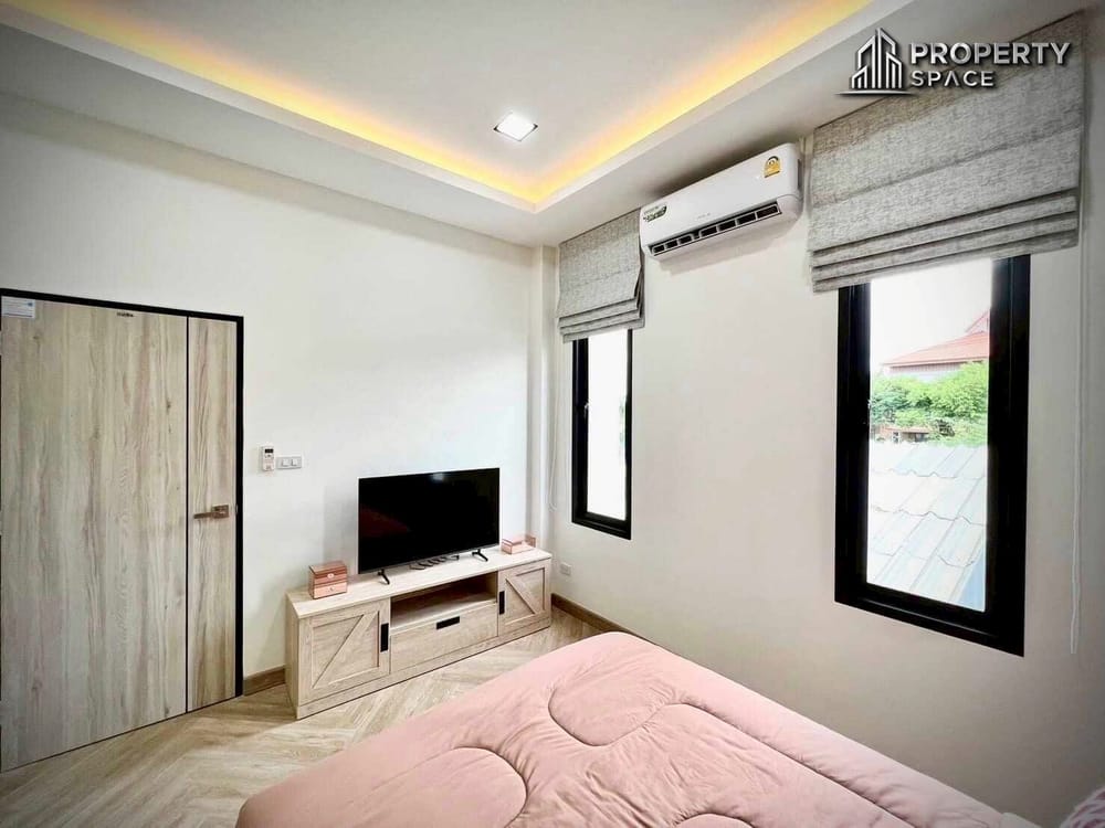 Modern 3 Bedroom Pool Villa With High Privacy Wall In East Pattaya For Rent Image 13