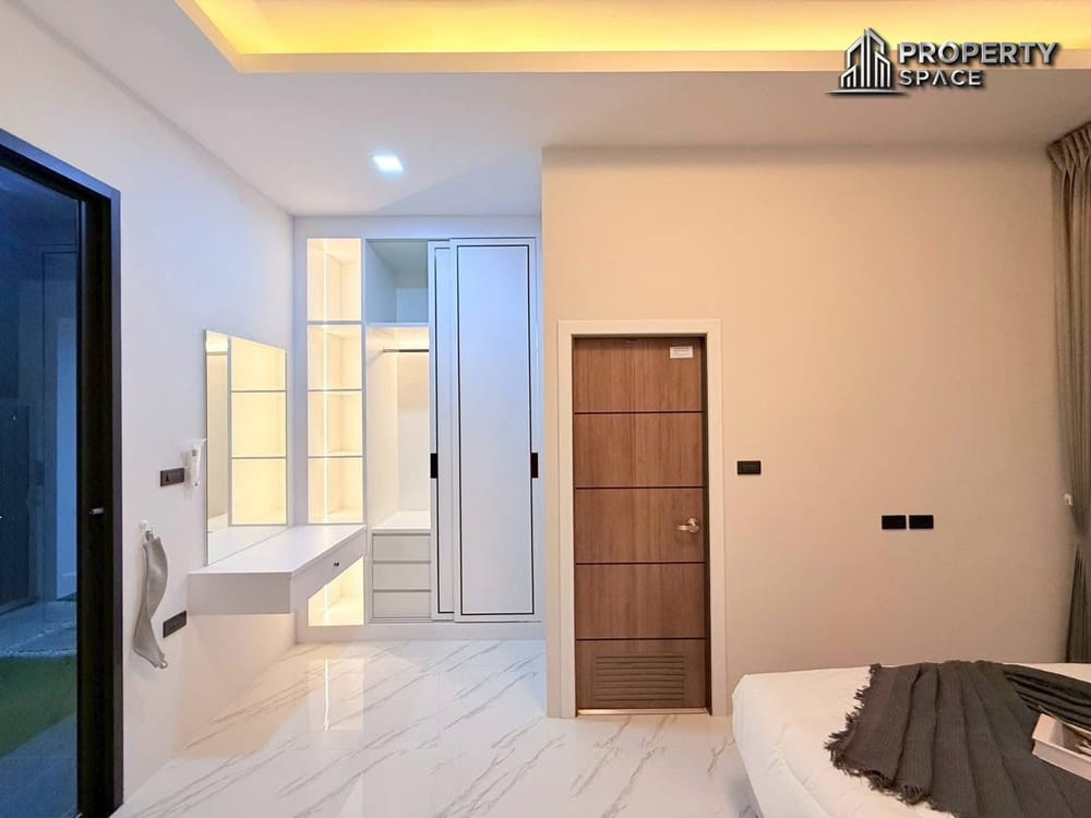 Modern 4-Bedroom Single-Storey House with Pool For Sale At Mabprachan, East Pattaya Image 18