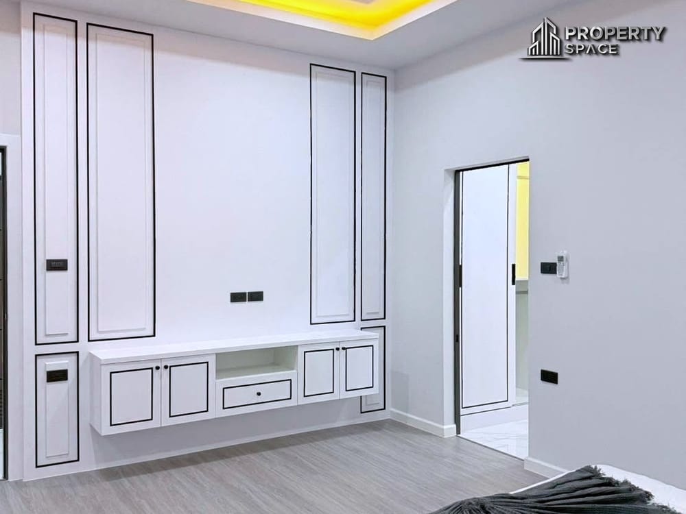 Modern 4-Bedroom Single-Storey House with Pool For Sale At Mabprachan, East Pattaya Image 9