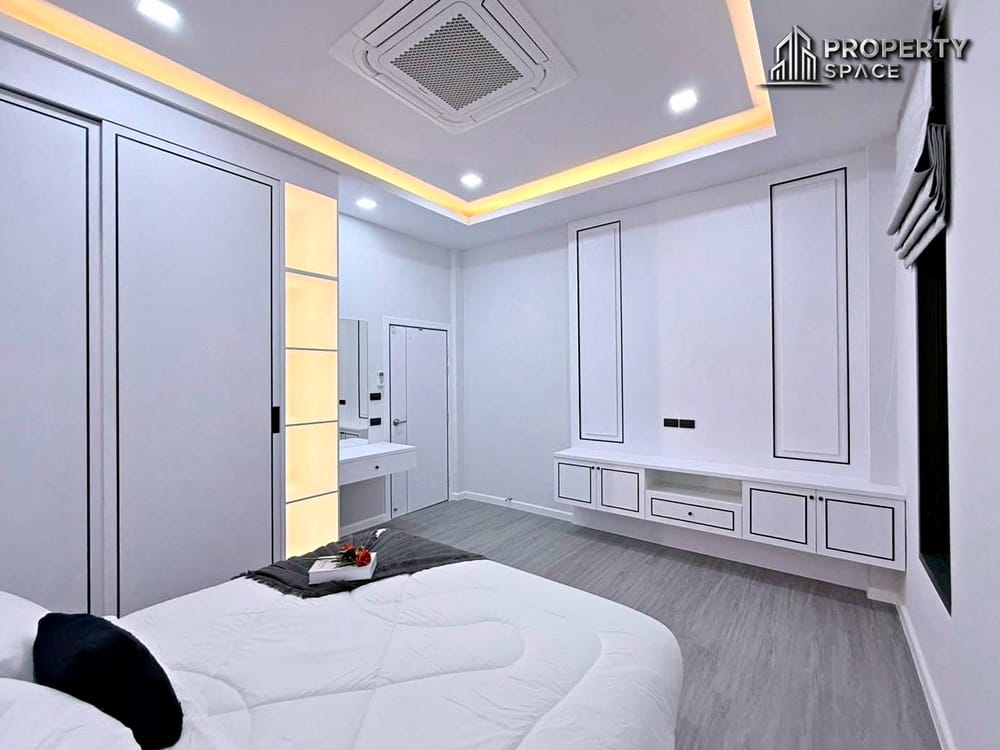 Modern 4-Bedroom Single-Storey House with Pool For Sale At Mabprachan, East Pattaya Image 13