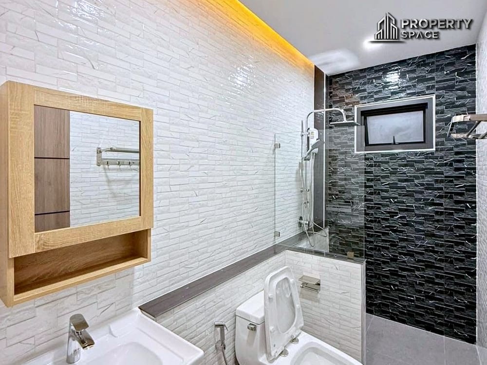 Modern 4-Bedroom Single-Storey House with Pool For Sale At Mabprachan, East Pattaya Image 16