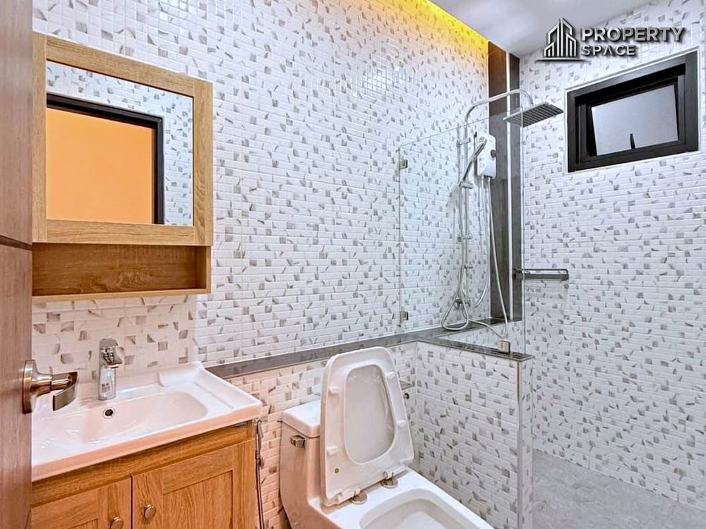 Modern 4-Bedroom Single-Storey House with Pool For Sale At Mabprachan, East Pattaya Image 19