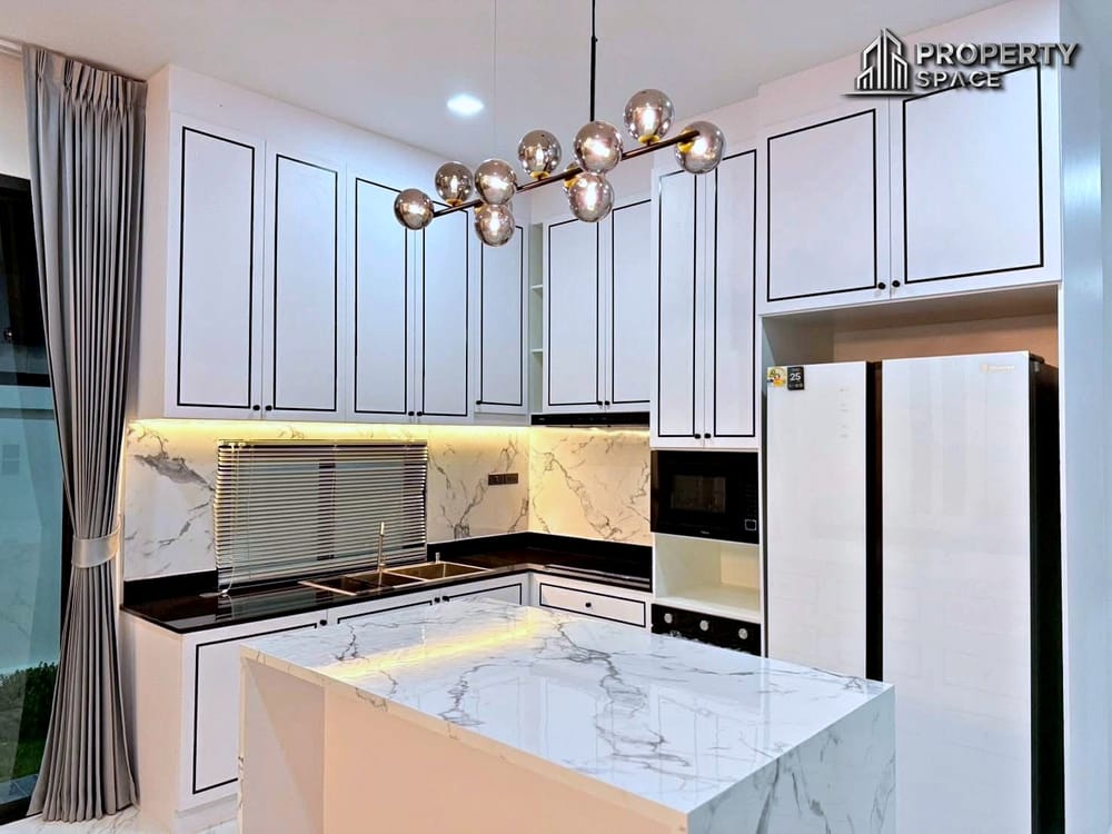 Modern 4-Bedroom Single-Storey House with Pool For Sale At Mabprachan, East Pattaya Image 6