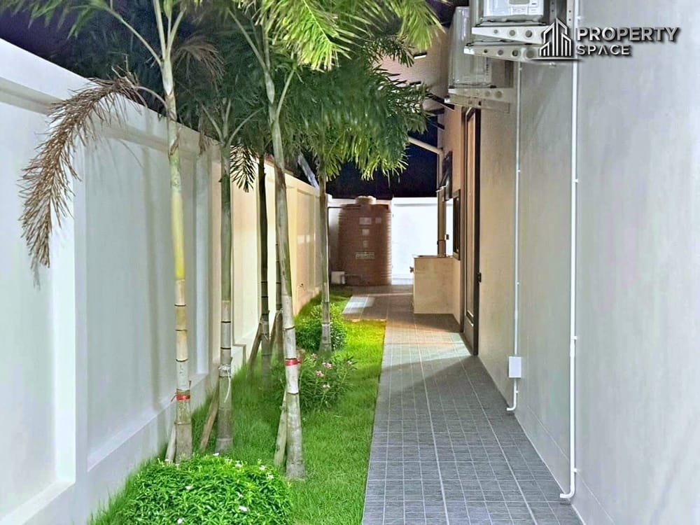 Modern 4-Bedroom Single-Storey House with Pool For Sale At Mabprachan, East Pattaya Image 21