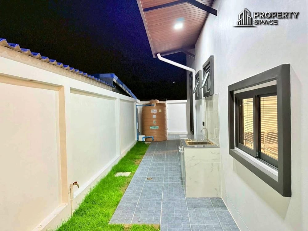 Modern 4-Bedroom Single-Storey House with Pool For Sale At Mabprachan, East Pattaya Image 22