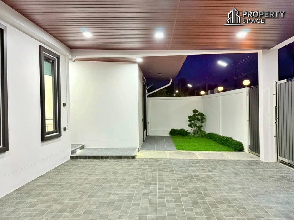 Modern 4-Bedroom Single-Storey House with Pool For Sale At Mabprachan, East Pattaya Image 24