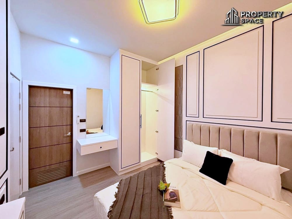 Modern 4-Bedroom Single-Storey House with Pool For Sale At Mabprachan, East Pattaya Image 15