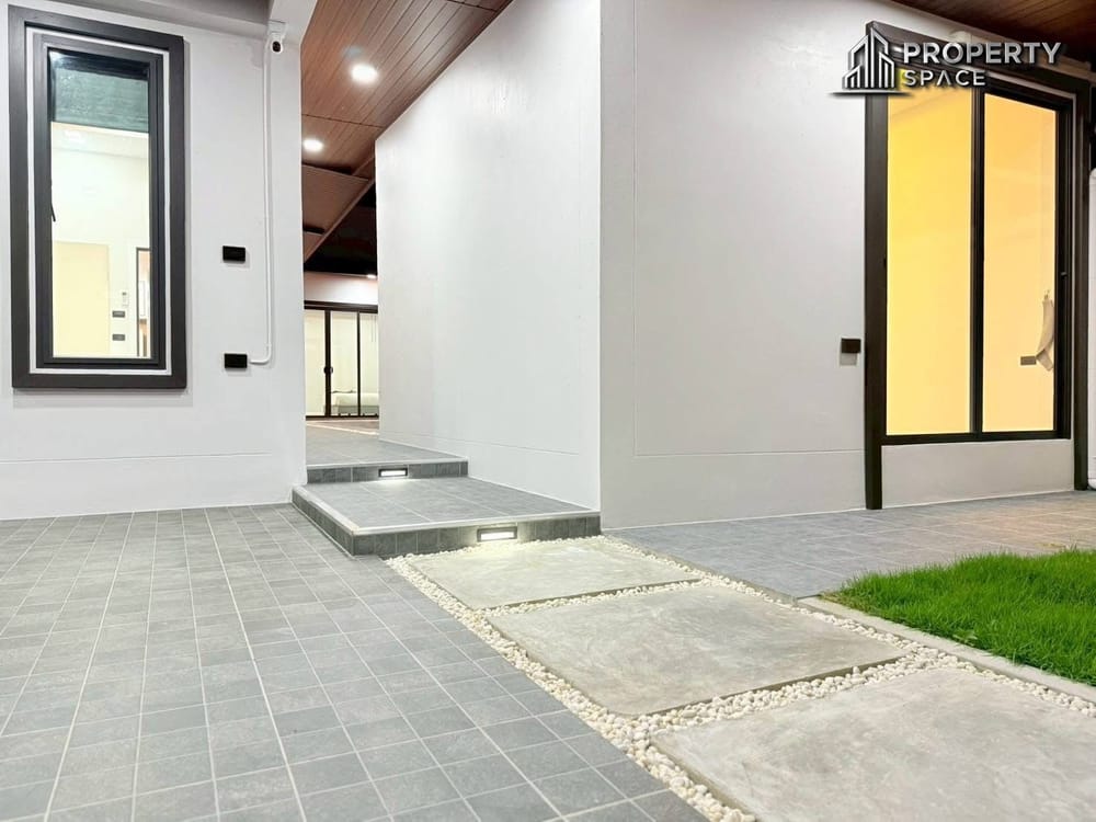 Modern 4-Bedroom Single-Storey House with Pool For Sale At Mabprachan, East Pattaya Image 23