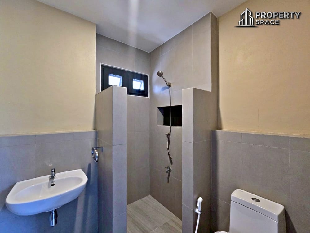 Spacious Resort-Style 5-Bedroom Pool Villa with Mountain View In Pattaya For Rent Image 40