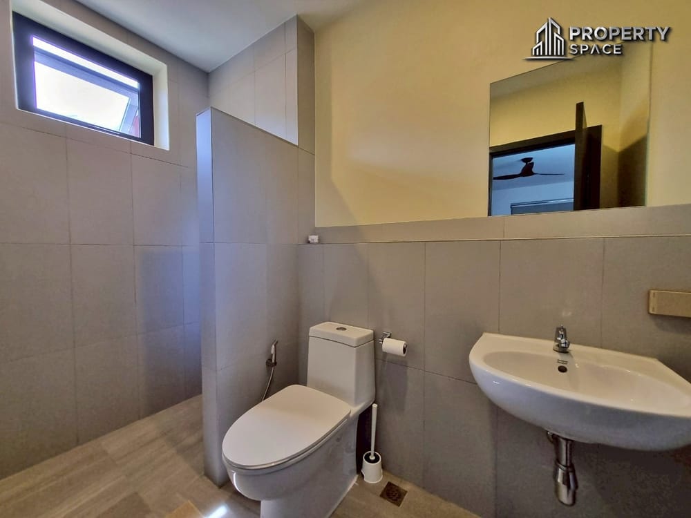 Spacious Resort-Style 5-Bedroom Pool Villa with Mountain View In Pattaya For Rent Image 31