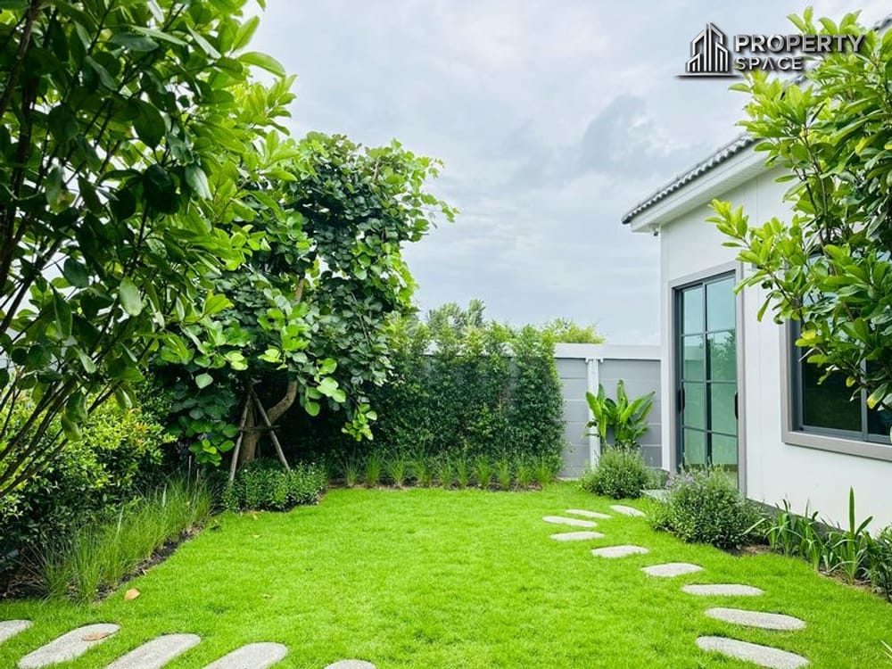 Tropical Style 3-Bedroom Private Pool Villa in Siam Country Club Pattaya For Sale Image 5