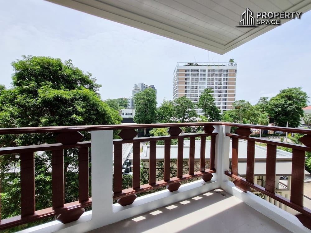 Modern 3 Bedroom Condo With Spacious Layout At Royal Hill Resort South Pattaya For Sale Image 9