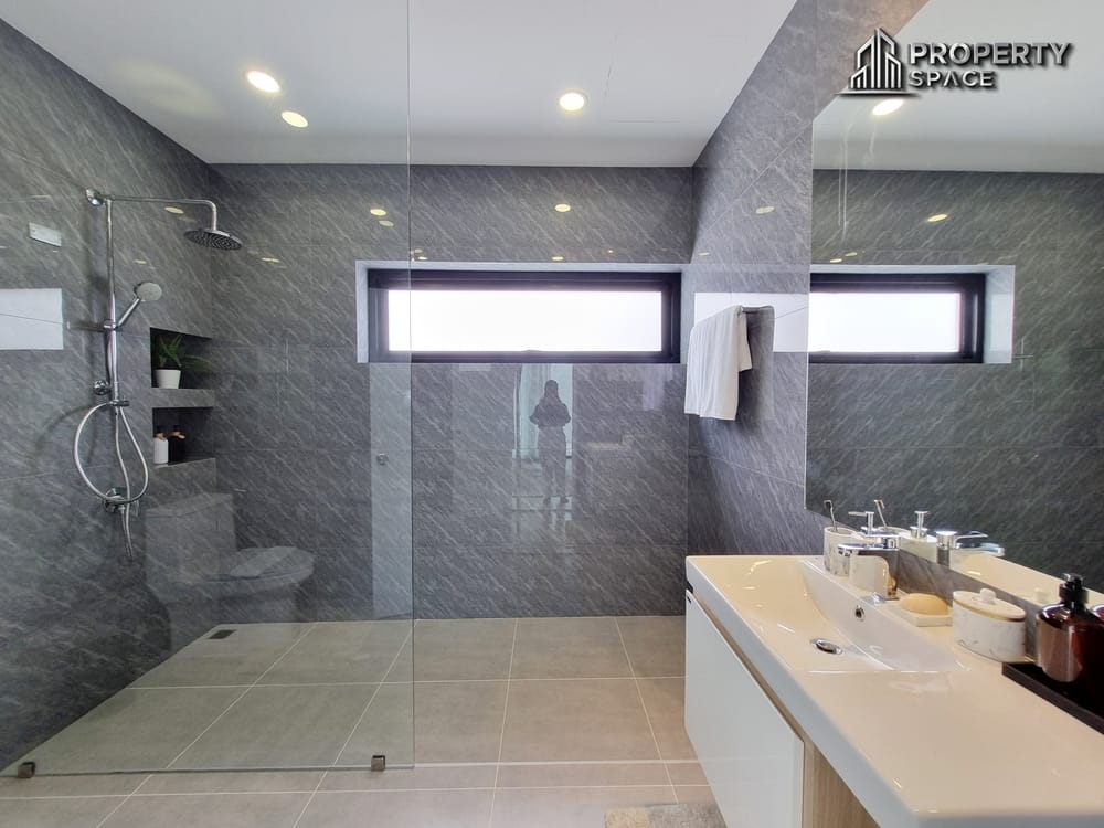 Newly Built Modern Luxury 4 Bedroom Pool Villa No Common Fees In Huay Yai Pattaya For Sale Image 27