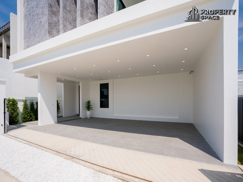 Newly Built Modern Luxury 4 Bedroom Pool Villa No Common Fees In Huay Yai Pattaya For Sale Image 3