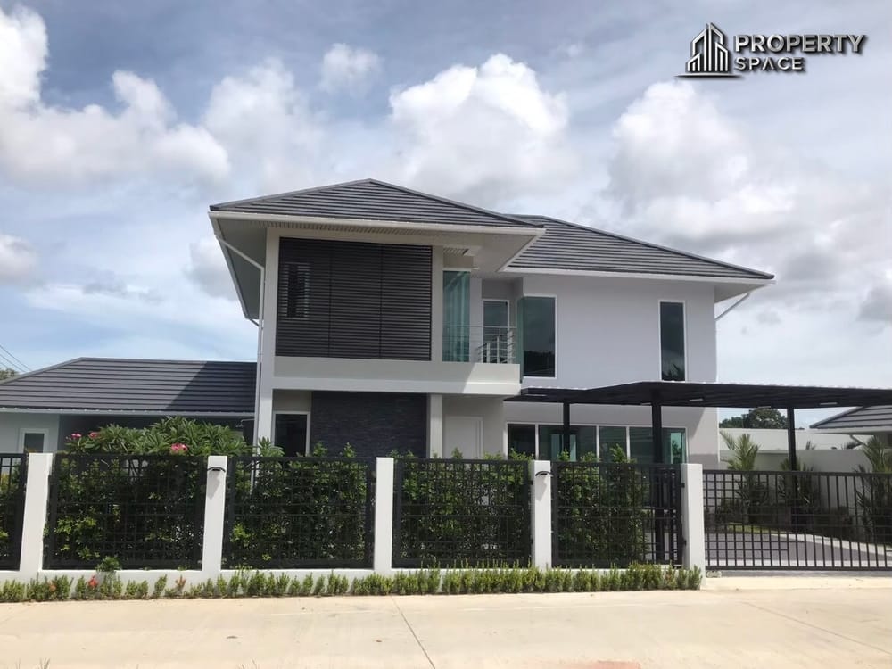 Modern 4-Bedroom Pool Villa in East Pattaya Near International School For Sale Image 1