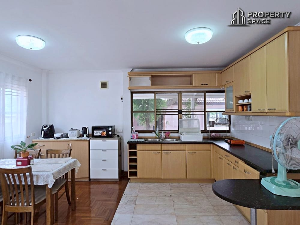3-Bedroom Family House in Central Park 3 Village Pattaya For Rent Image 9
