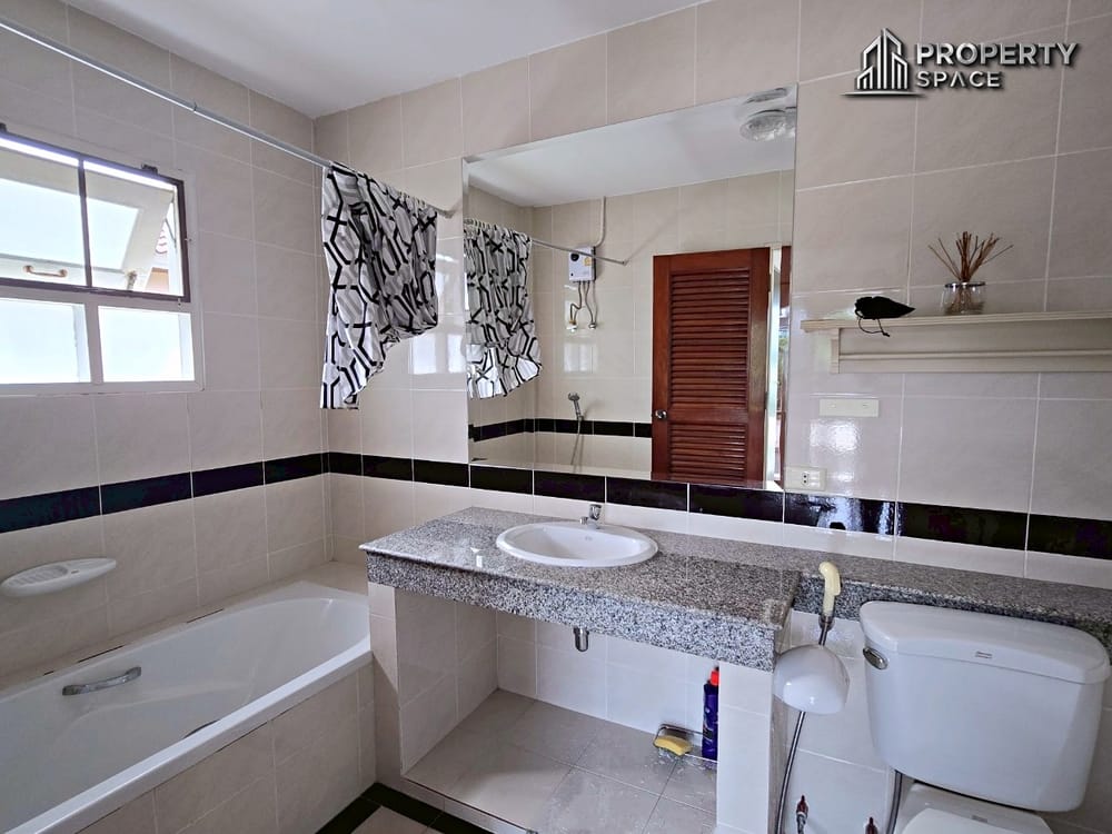 3-Bedroom Family House in Central Park 3 Village Pattaya For Rent Image 20