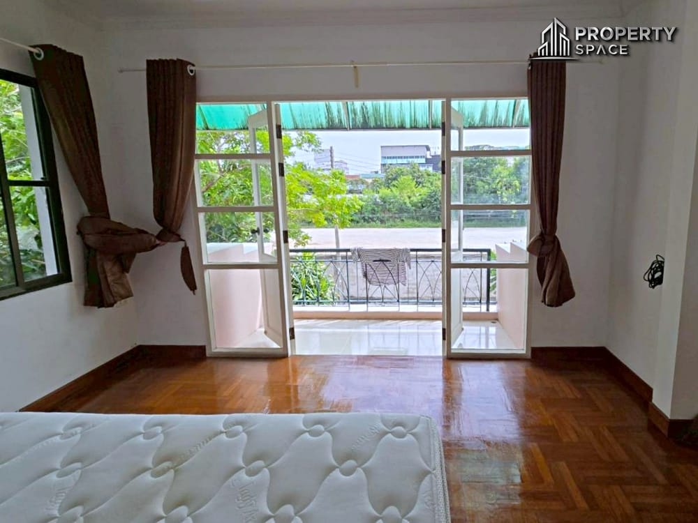3-Bedroom Family House in Central Park 3 Village Pattaya For Rent Image 18