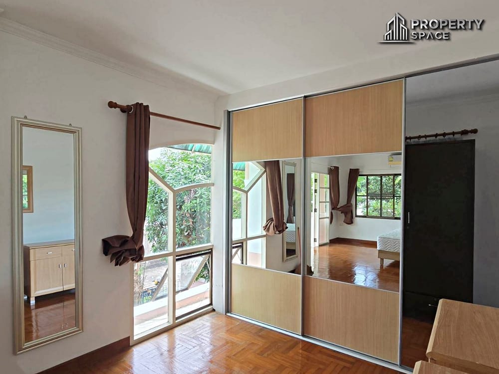 3-Bedroom Family House in Central Park 3 Village Pattaya For Rent Image 17