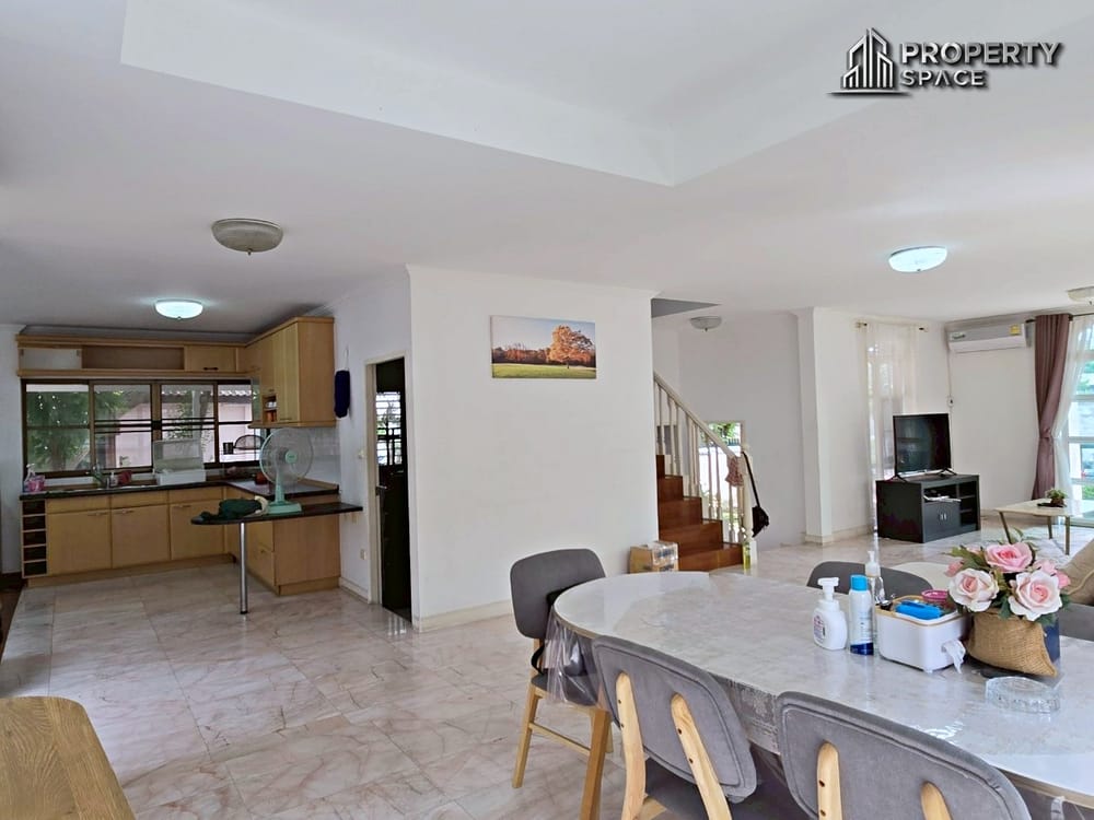 3-Bedroom Family House in Central Park 3 Village Pattaya For Rent Image 8