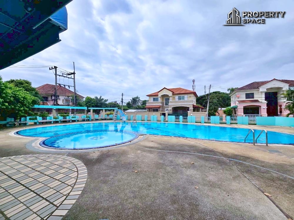 3-Bedroom Family House in Central Park 3 Village Pattaya For Rent Image 1