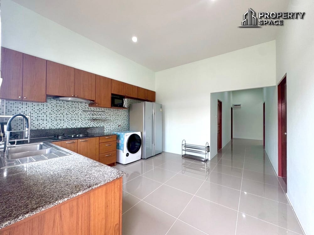Great Deal! 3-Bedroom Detached House in East Pattaya For Sale Today Image 10