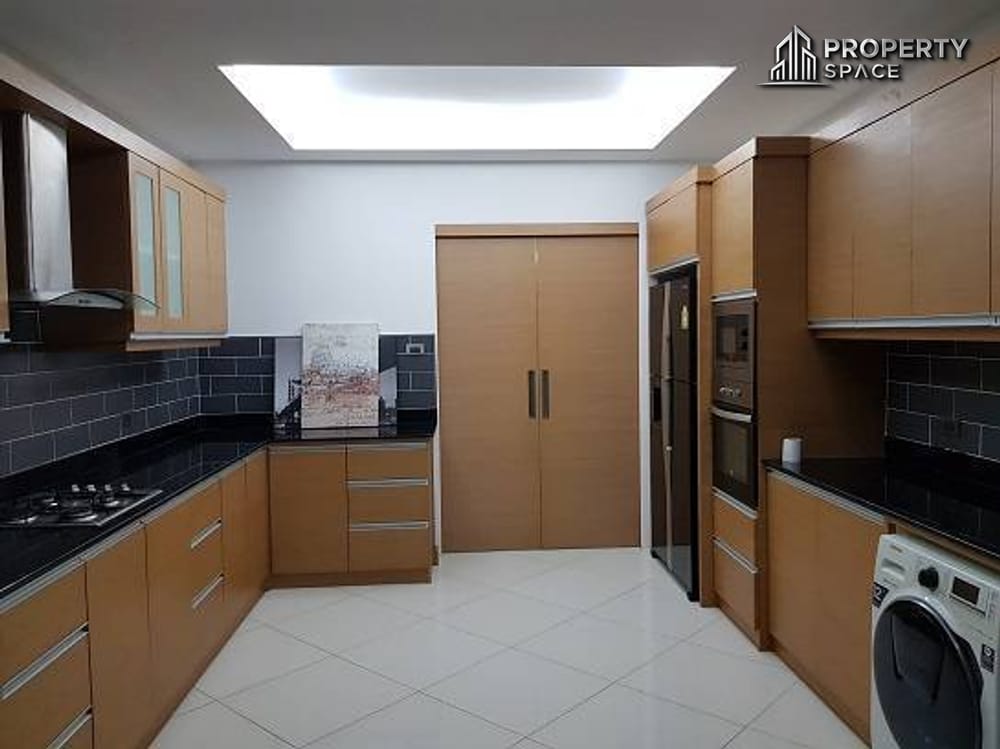 Spacious 5 Bedroom Pool Villa Gated Community In East Pattaya For Rent Image 7