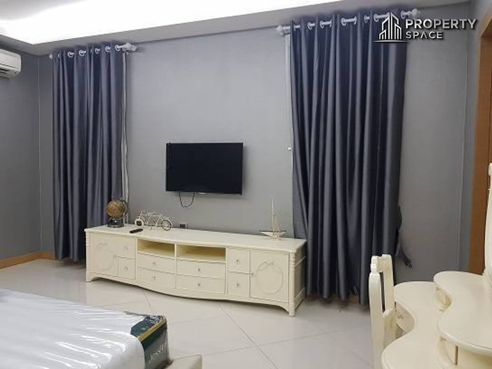 Spacious 5 Bedroom Pool Villa Gated Community In East Pattaya For Rent Image 9