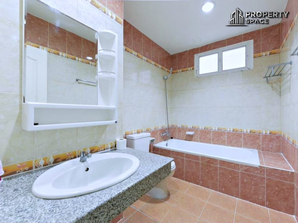 Spacious 3-Bedroom Family Home with Private Swimming Pool In Pattaya For Rent Image 8