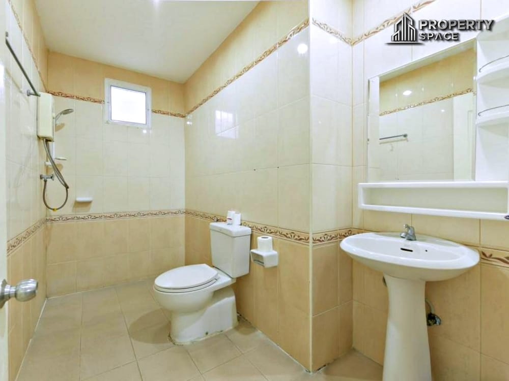 Spacious 3-Bedroom Family Home with Private Swimming Pool In Pattaya For Rent Image 10