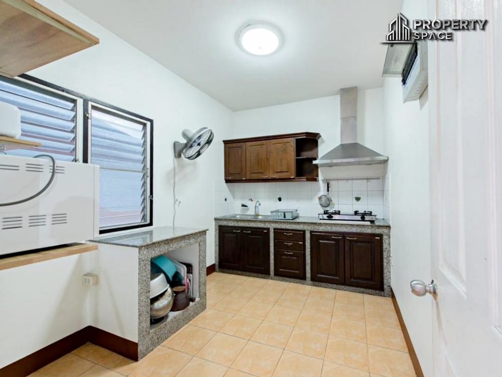 Spacious 3-Bedroom Family Home with Private Swimming Pool In Pattaya For Rent Image 15