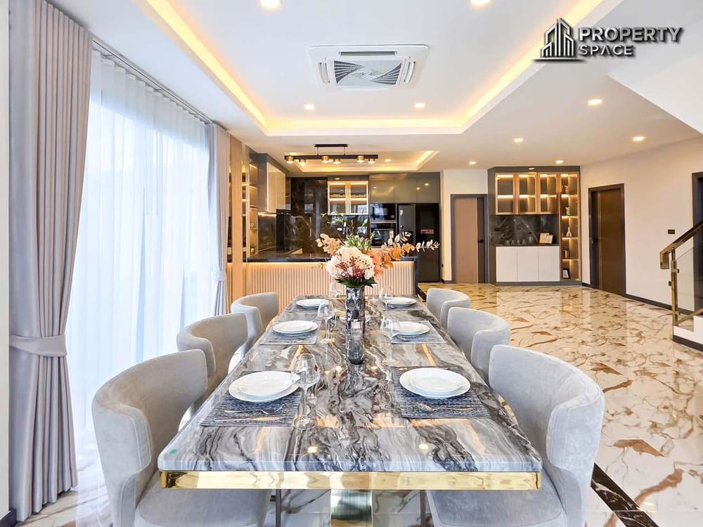 Spacious 5 Bedroom Pool Villa In Thepprasit Road Near Jomtien Beach For Sale Image 5