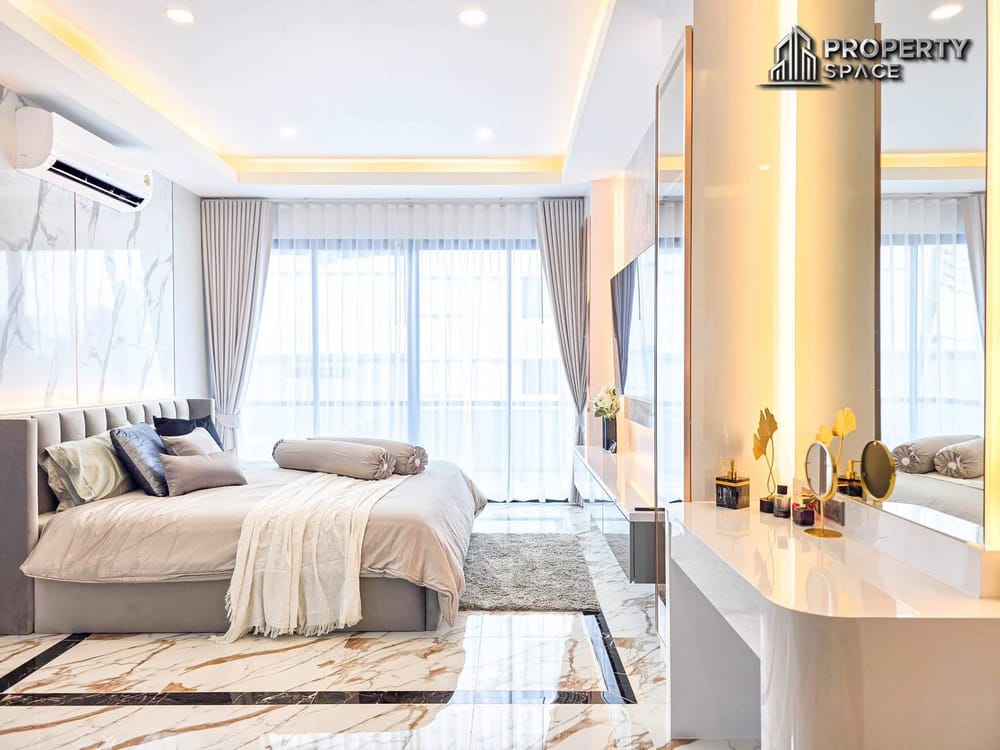 Spacious 5 Bedroom Pool Villa In Thepprasit Road Near Jomtien Beach For Sale Image 13