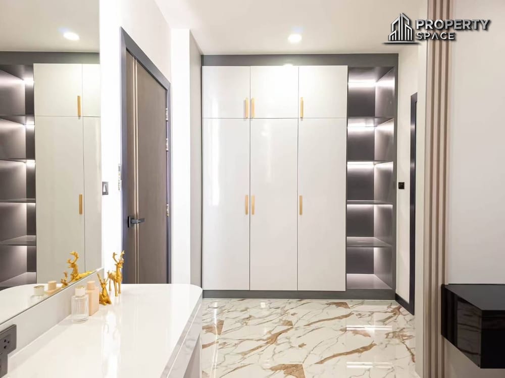 Spacious 5 Bedroom Pool Villa In Thepprasit Road Near Jomtien Beach For Sale Image 11