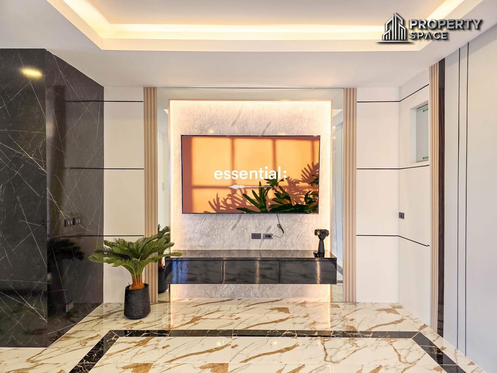 Spacious 5 Bedroom Pool Villa In Thepprasit Road Near Jomtien Beach For Sale Image 6