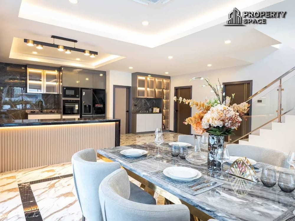 Spacious 5 Bedroom Pool Villa In Thepprasit Road Near Jomtien Beach For Sale Image 6