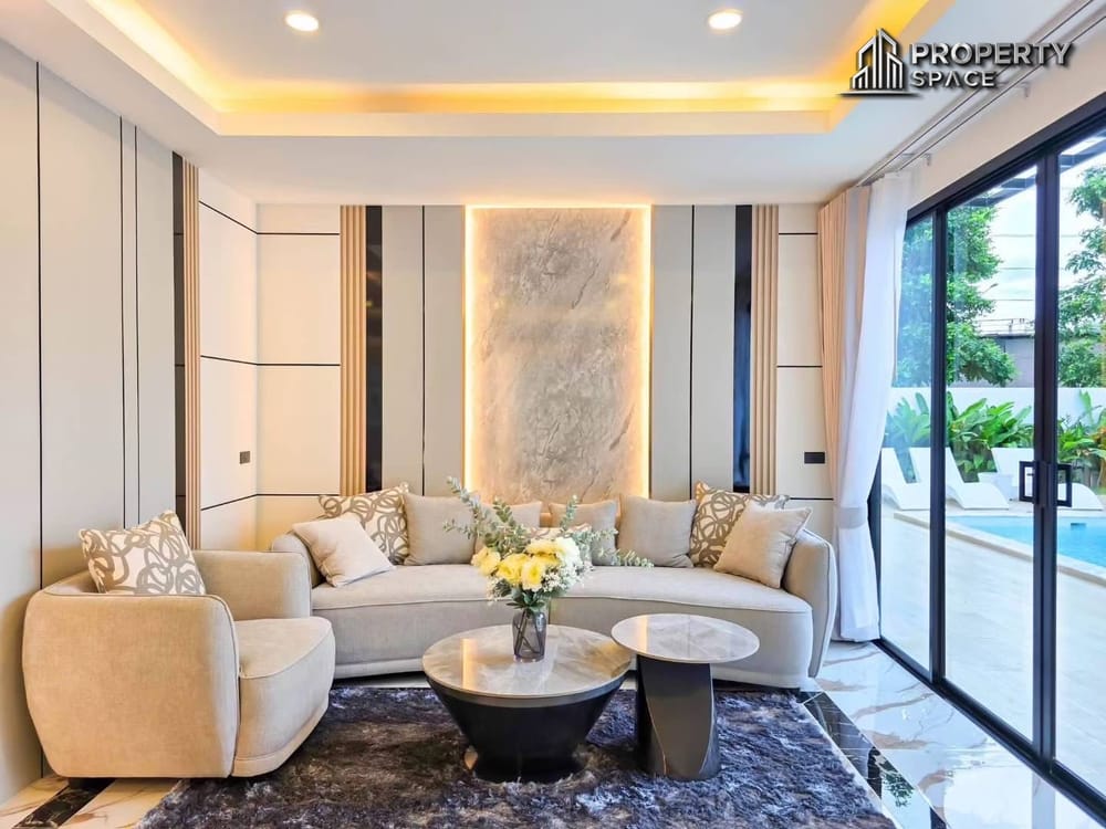 Spacious 5 Bedroom Pool Villa In Thepprasit Road Near Jomtien Beach For Sale Image 4