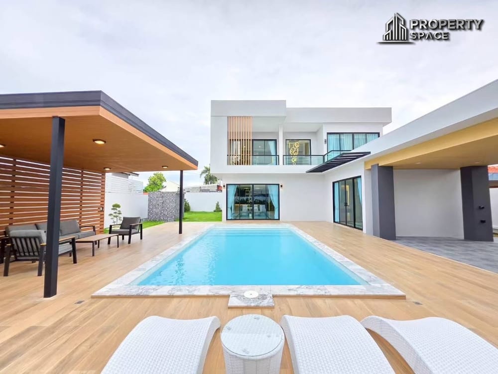 Spacious 5 Bedroom Pool Villa In Thepprasit Road Near Jomtien Beach For Sale Image 1