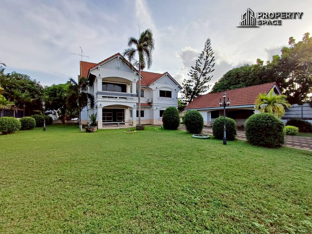 4-Bedroom Single Detached House in Soi Siam Country Club East Pattaya For Sale Image 3