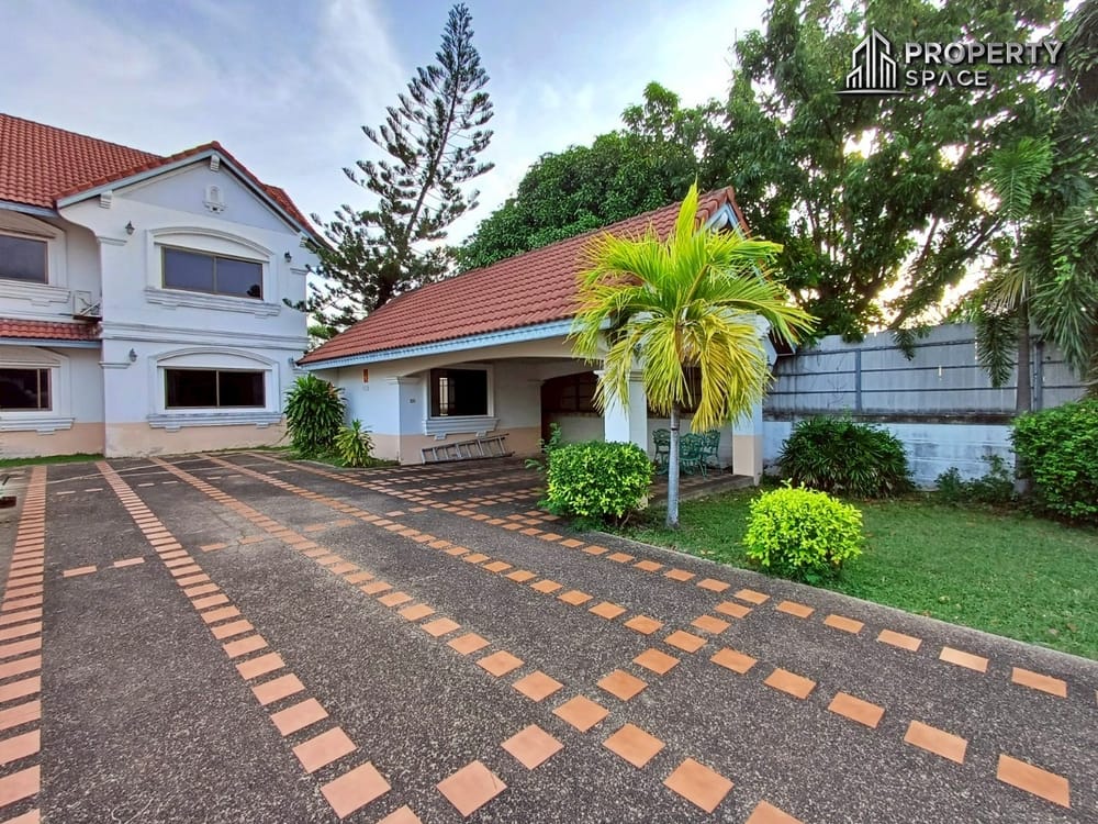 4-Bedroom Single Detached House in Soi Siam Country Club East Pattaya For Sale Image 4