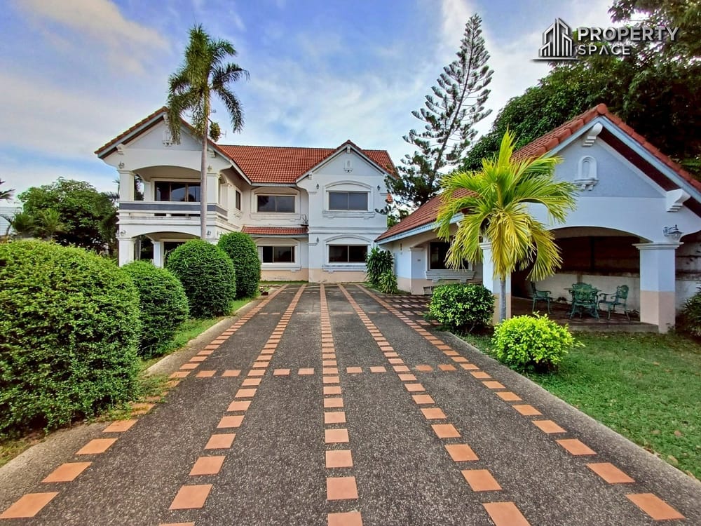 4-Bedroom Single Detached House in Soi Siam Country Club East Pattaya For Sale Image 1