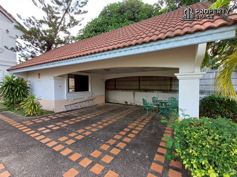 4-Bedroom Single Detached House in Soi Siam Country Club East Pattaya For Sale Image 30