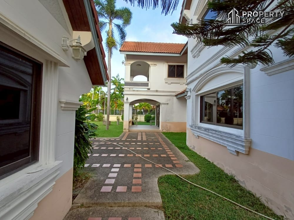 4-Bedroom Single Detached House in Soi Siam Country Club East Pattaya For Sale Image 31